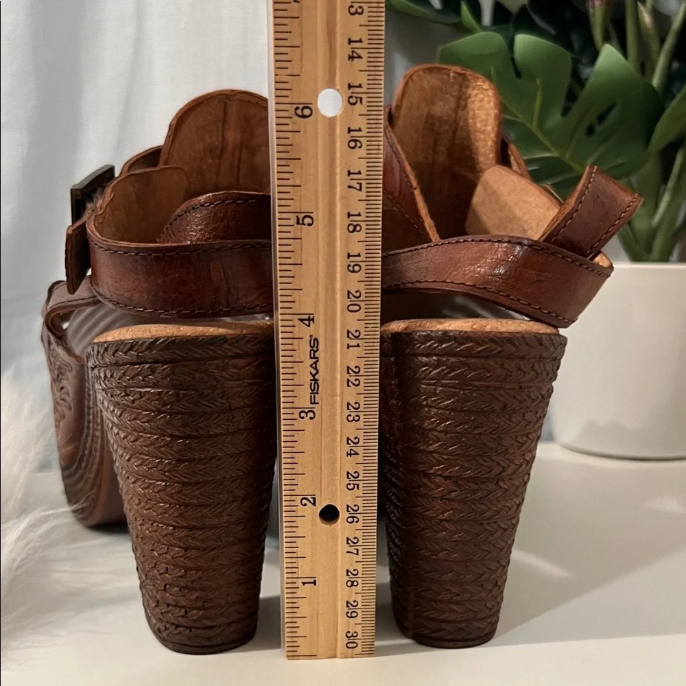 Roper Tan Leather Cut-Out Heels - Picture 7 of 7